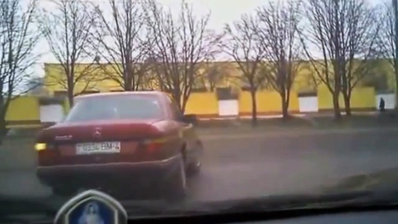 【海外衝撃映像】自動車事故　クラッシュ総集編　大破するクルマ！！　決定的瞬間No17