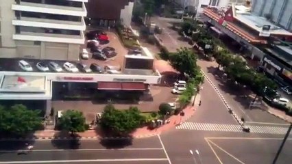 7 explosions rocked the city center Indonesia starbucks-o-jakarta