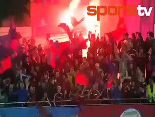 Gol sevincinde muz yiyince sarı kart yedi!