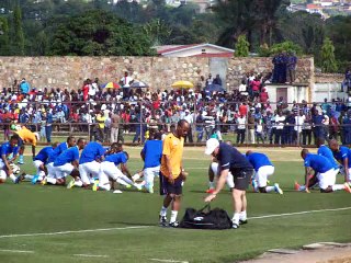 Échauffement des joueurs de l'équipe nationale de  Football du Botswana sur le Stade Prince Louis Rwagasore de Bujumbura