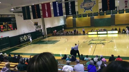 Un shoot au buzzer improbable