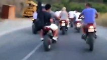 Motorbike crash バイクがバイクに追突する事故