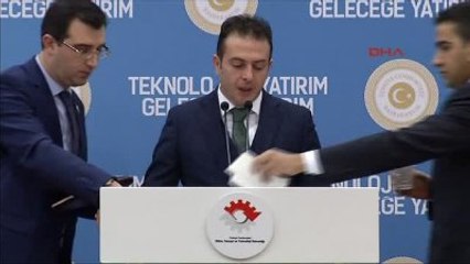 Başbakan Davutoğlu : Aydın Olmak Önce Demokratik Yöntemleri Savunmakla Olur