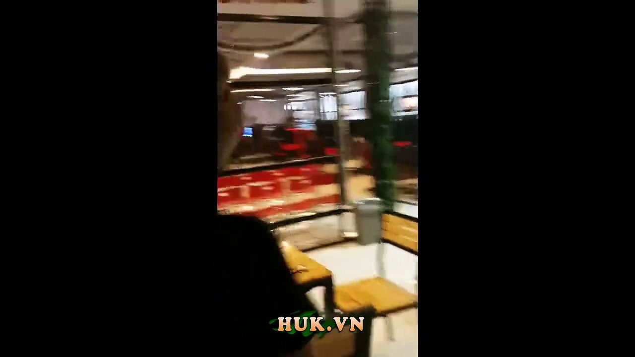 Tỏ tình với gái xinh nhất hệ mặt trời. Và cái kết...