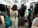 Metroda Uyuyan Kız