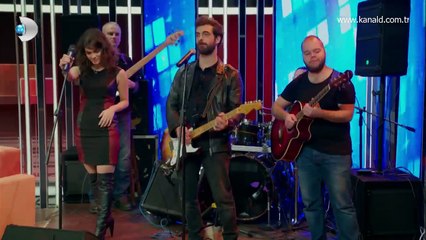 Poyraz Karayel 39. Bölüm - Poyraz ve Selin'in "Elleri Ellerime" yorumu