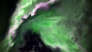 Northern Lights inacreditáveis sobre a Islândia