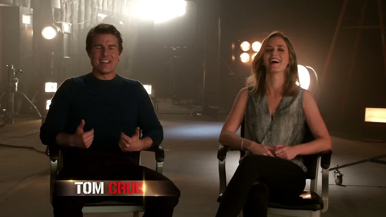 Edge of Tomorrow Tom Cruise and Emily Blunt Greeting [HD]