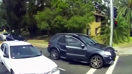 ※事故の恐怖映像※　海外衝撃自動車事故&クラッシュ決定的瞬間　No 14