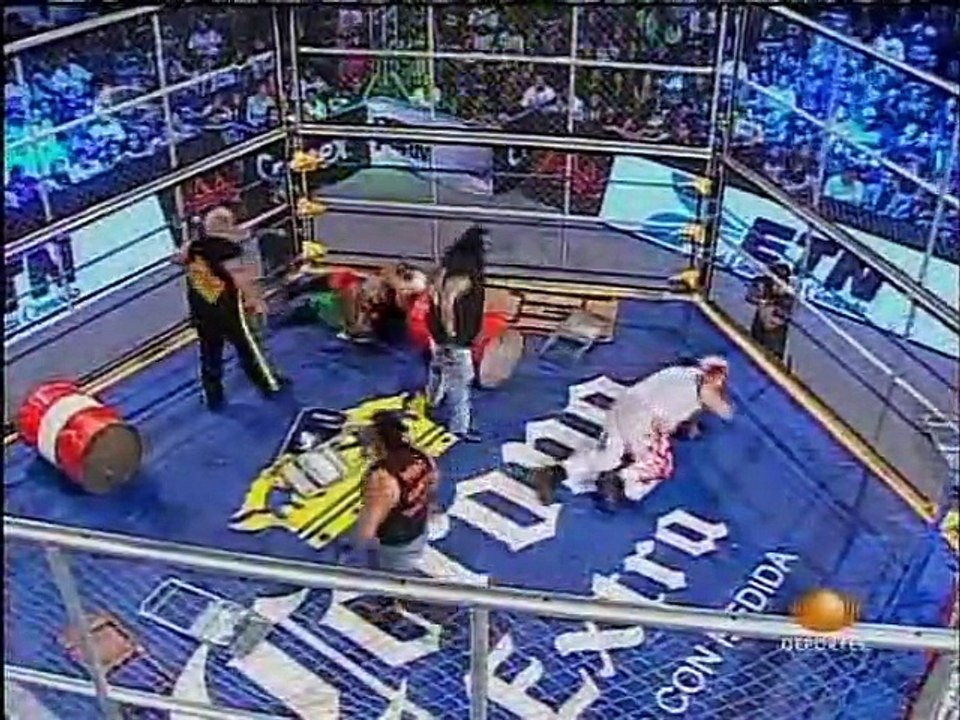 06 Steel Cage Match - Damian 666, Halloween & X-Fly vs. The Psycho Circus