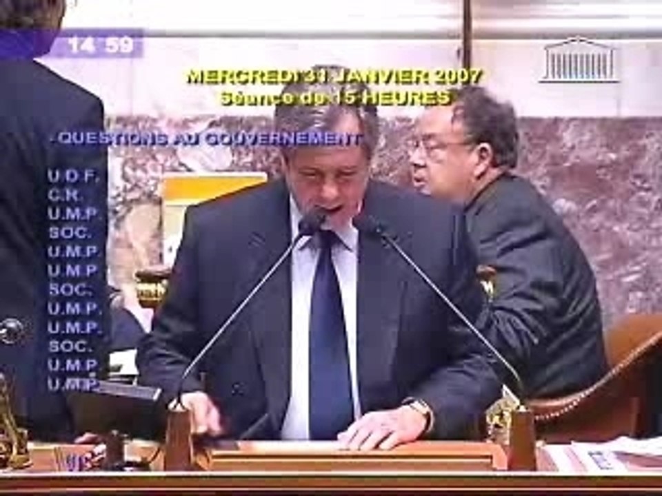 Gilles Artigues et les veuves d'anciens Combattants