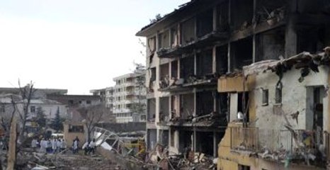 Diyarbakır'daki Saldırı Anı ve Büyük Patlama Kamerada