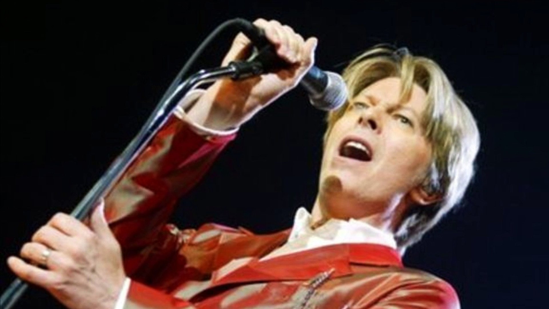 ⁣22 Facts About David Bowie