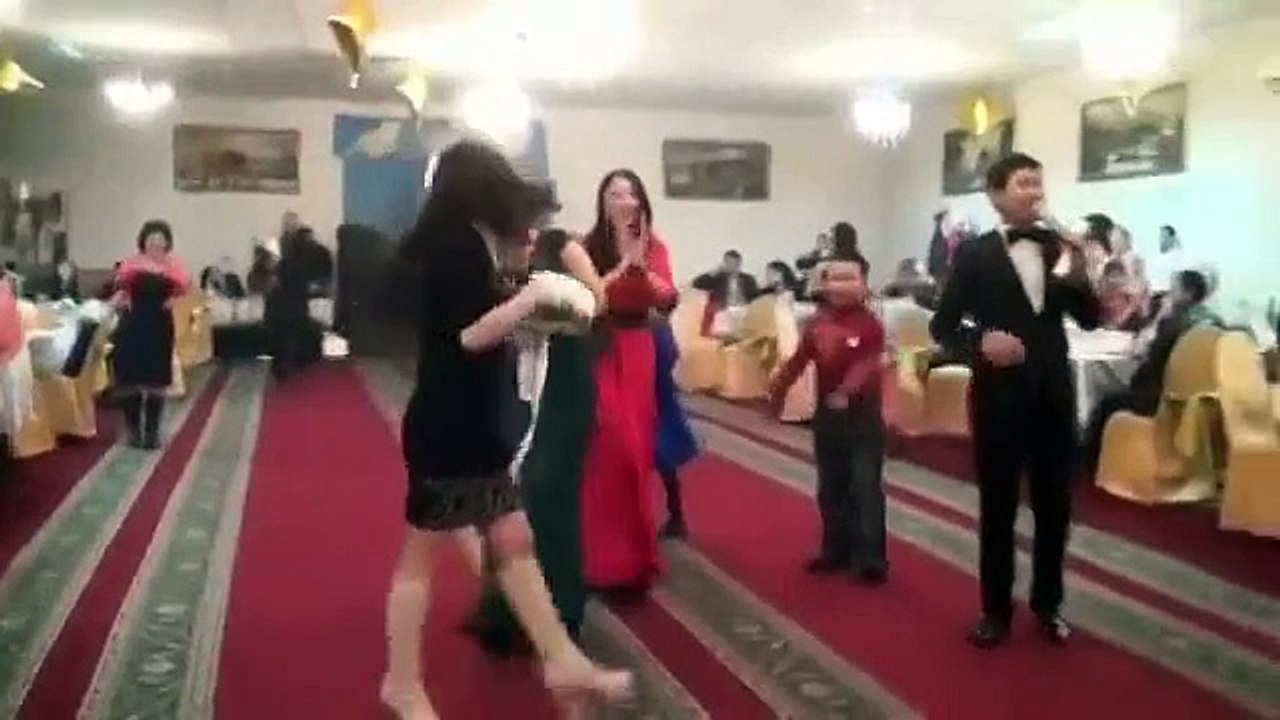 Это вообще позорище. Не в этом счастье, девушки