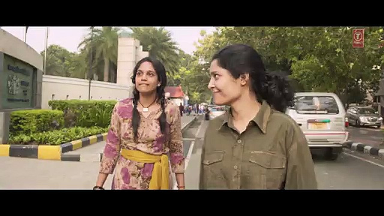'JHALLI PATAKHA' Video Song - SAALA KHADOOS - R. Madhavan_ Ritika Singh -
