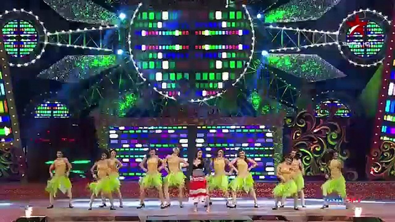 Kareena Kapoor's Best Performance in Award Show 2013