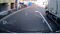 【衝撃映像】ドラレコ特撮　交通事故で日本のJKが吹っ飛ぶ