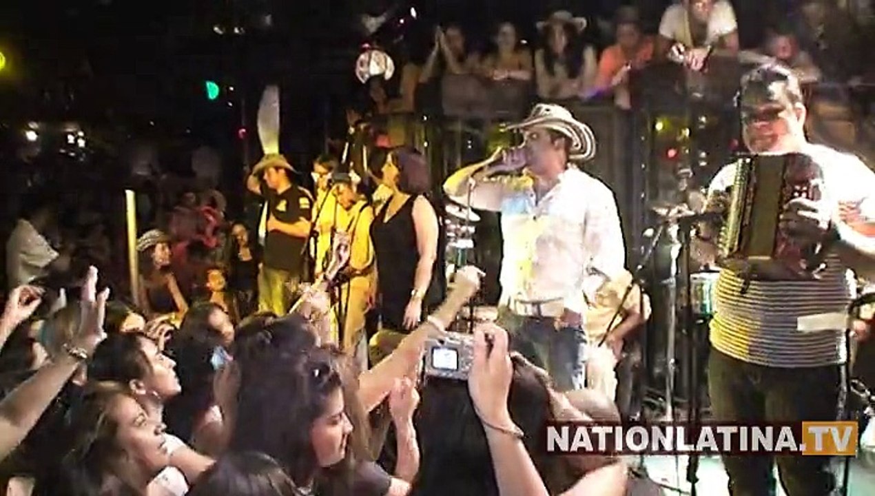 Los Inquietos vallenato concierto Paris 5 | LATINOATV