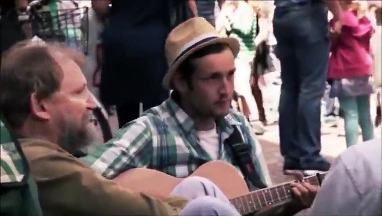 Trois allemands font une surprise à un SDF