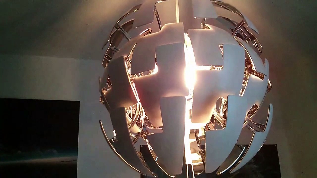 Die Ikea-Todessternlampe und Katzenduell mit Darth Vaders Lichtschwert