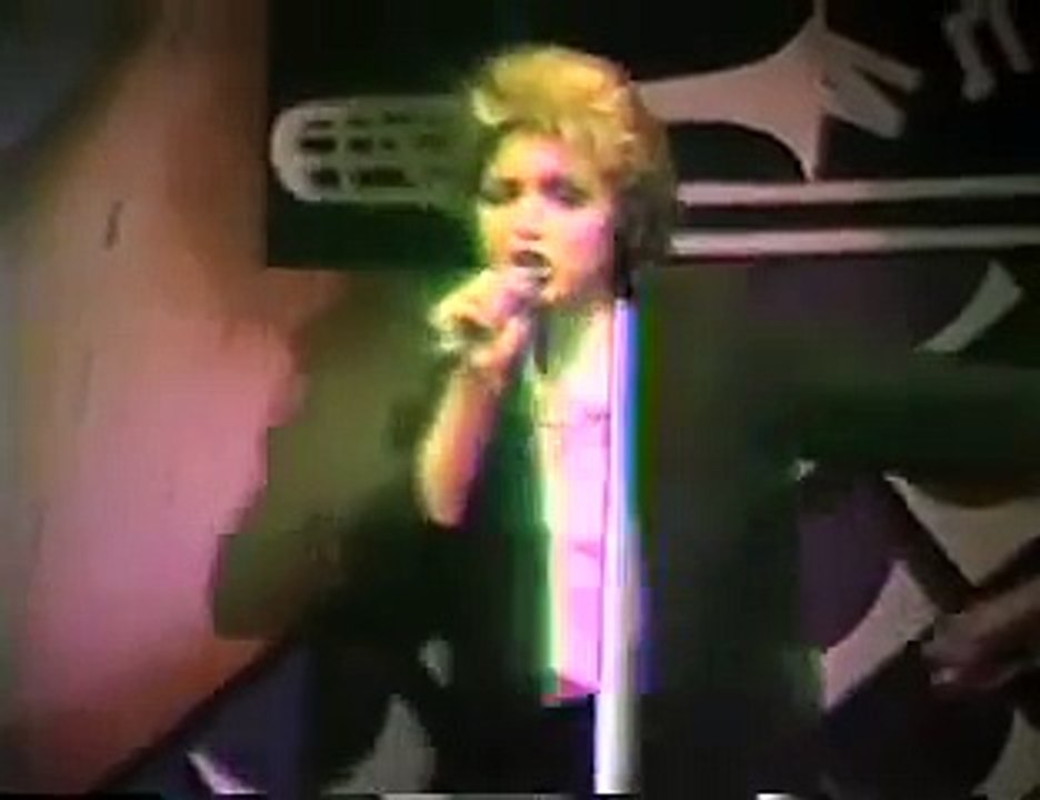 Madonna - Everybody (live at Danceteria, the first Madonna's performance) - 1982
