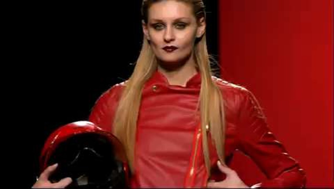 CLIP MAYA HANSEN