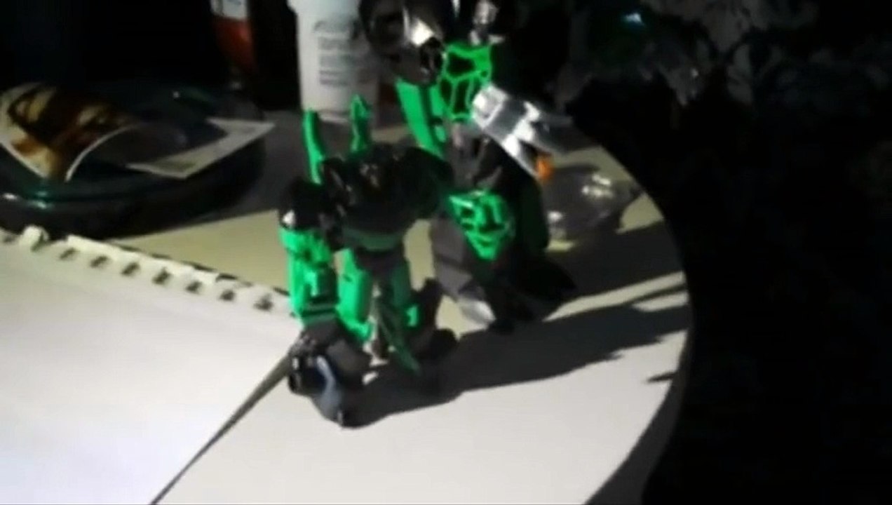 NEW Slenderman Sighting Caught on Tape , Slender Man caught on video stalking Victim , Creepypasta