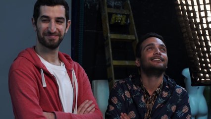 Yahudi - Arap Dostluğu İçin Öpüşen Gençler