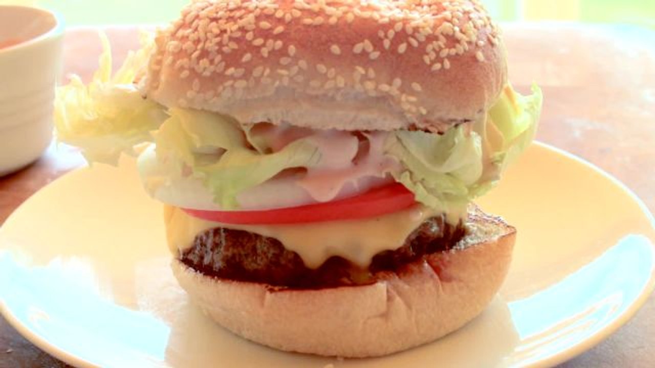 The Perfect Homemade Cheeseburger
