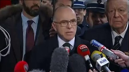 Pour Bernard Cazeneuve, les Français qui ont fait le choix de leur religion doivent "demeurer libres et debout"