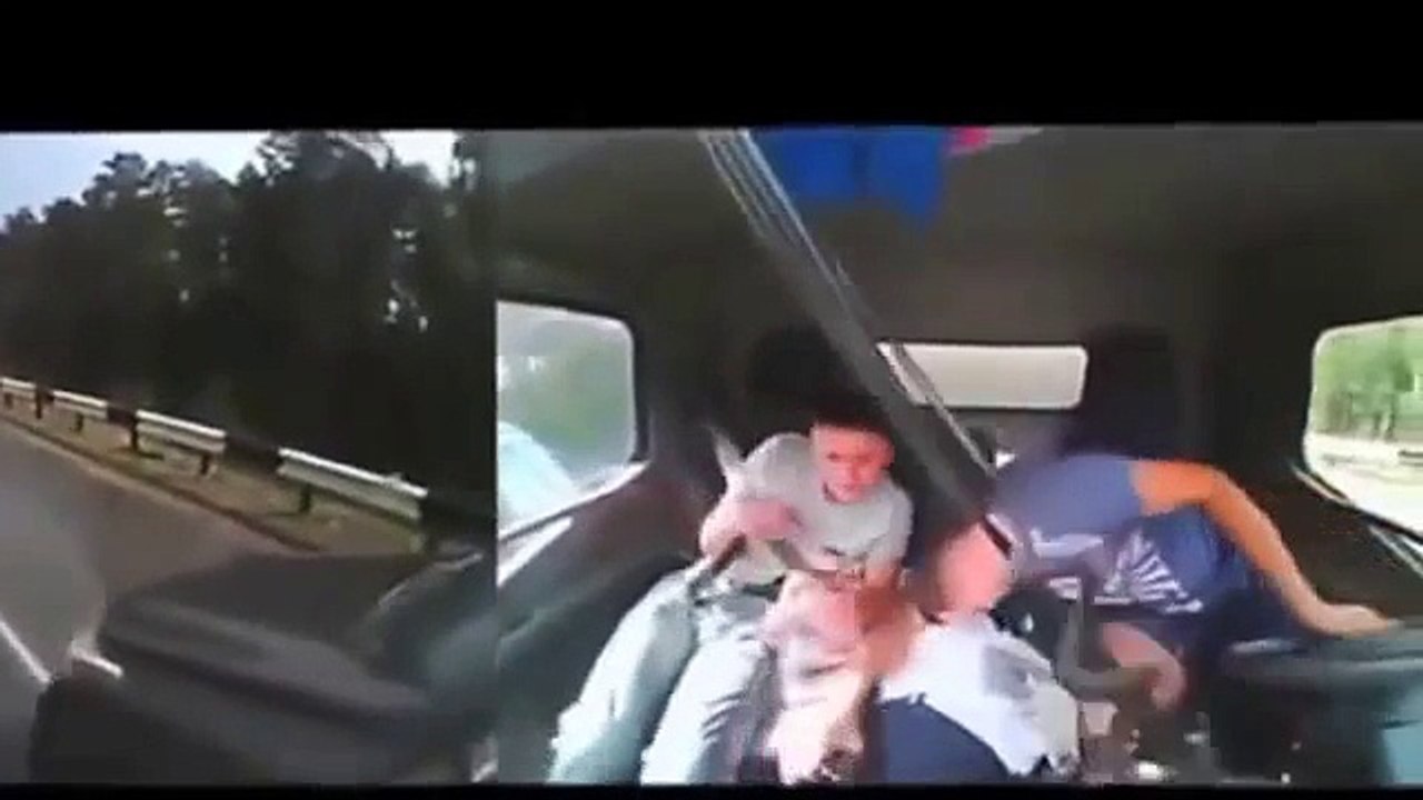 【衝撃映像】　海外自動車事故　衝撃クラッシュシリーズ　決定的瞬間　No ６