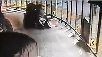 Truck Loses Brakes On Mountain