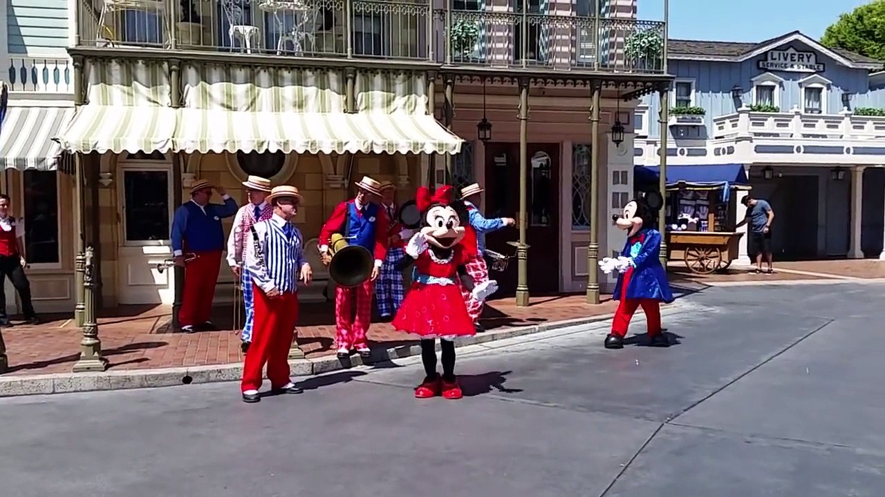 *NEW* Minnie and Mickey Mouse Dance, Jive & Swing On Disneylands Main Street USA