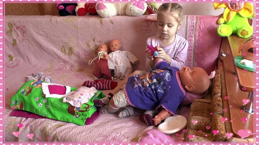 Уложим куклу спать. Куклы для детей. Играю в куклы. Девочка играет в куклы. Дети играют в куклы.