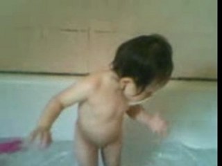 Manon  dans son bain 20.05.07
