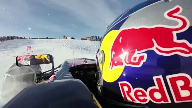 Il pilote sa Formule 1 sur une piste de ski