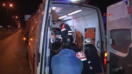 Tır'a Arkadan Çarpan Taksinin Sürücüsü Yaralandı