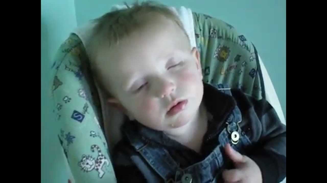 Video Lucu | Aksi Bayi Lucu Lagi Ngantuk Bikin Ketawa