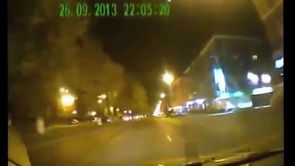 【衝撃映像】　海外自動車事故　衝撃クラッシュシリーズ　決定的瞬間　No ９