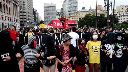 Tải video: Terceiro protesto contra aumento de tarifas em SP