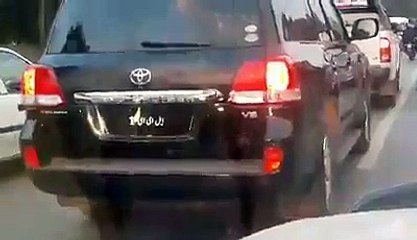 Imran Khan’s Car Stop  Traffic Lights and Going without Protocol