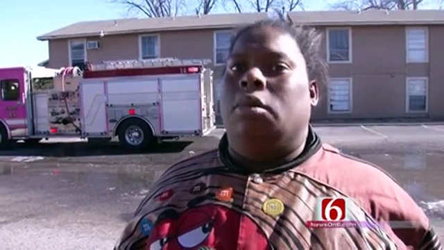 La chanson The Building Is on Fire de la femme qui réagit à l'incendie de sa maison