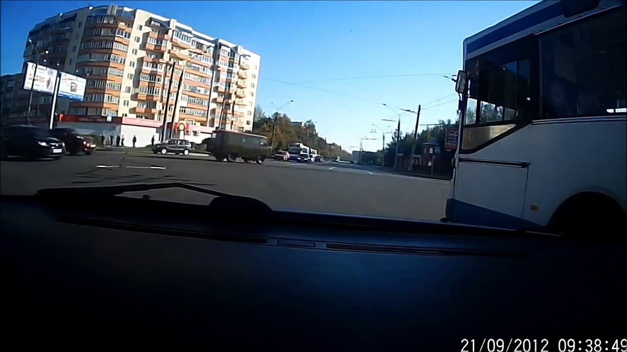 Автоаварии. Бревна прям в авто!
