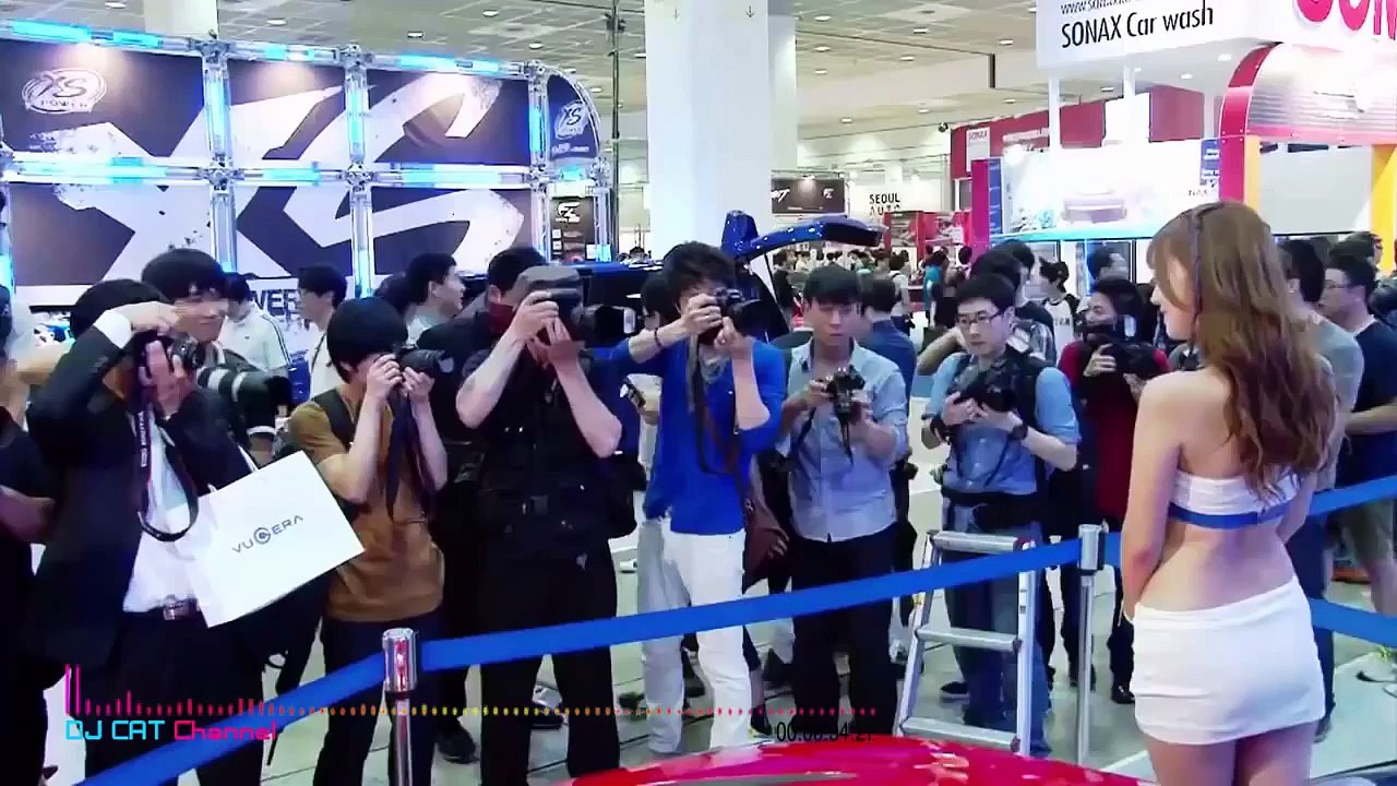 Автошоу в Сеуле 2013. Красивые авто рядом с девушками