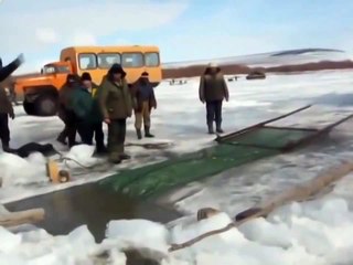 Прикол. Так наши охотники случайно зашли на рыбалку)))