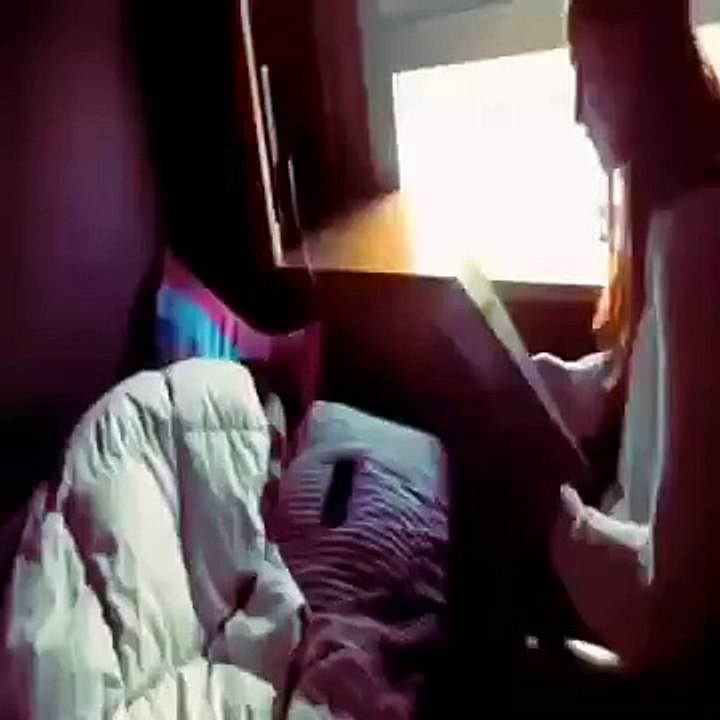 Жена проверяет телефон мужа. Прикол