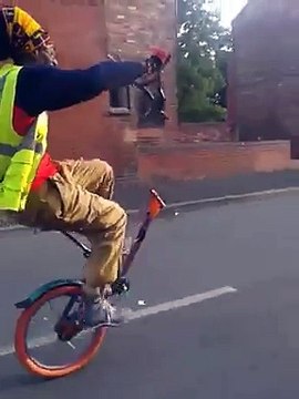 Faire un wheeling en vélo [TUTO] - Dailymotion Video