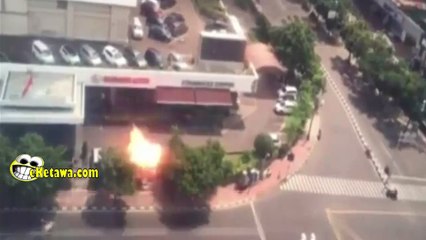 detik detik ledakan bom sarinah dan 2 orang pelaku yang ikut meledak