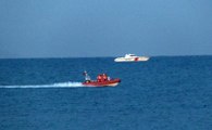 Kuma Saplanan Yunan Sahil Güvenlik Botuna Yardıma Türk Balıkçılar Koştu