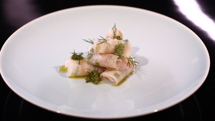 Bar cru en transparence de navet, condiment poutargue et herbes fraîches par Thibault Sombardier (#DPDC)